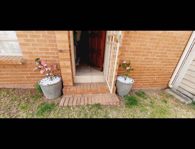 3 BEDROOM TOWNHOUSE FOR SALE IN OLIEVENHOUTBOSCH